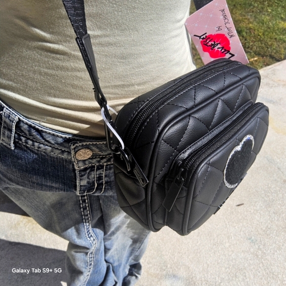 BETSEY JOHNSON BLACK n SILVER HEART DOUBLE COMPARTMENT CROSSBODY w/POUCH - Picture 7 of 8